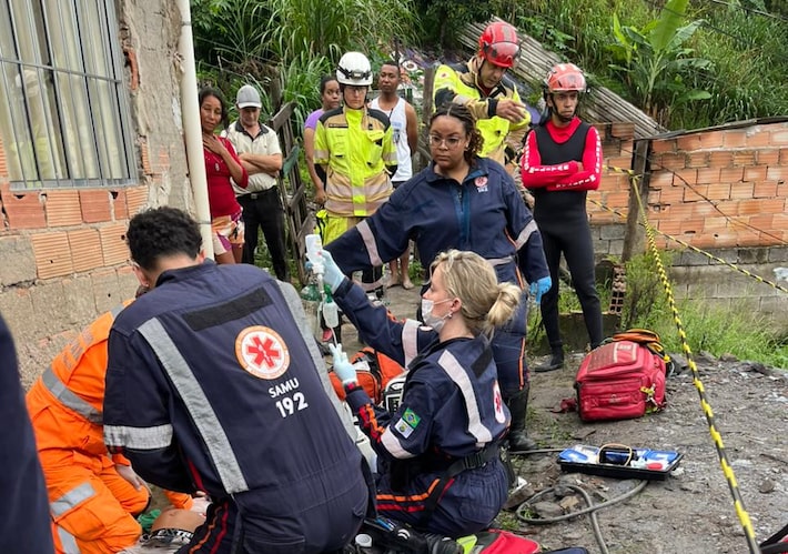 Temporais causam alagamentos e estragos em MG; criança é soterrada após muro desabar sobre casa