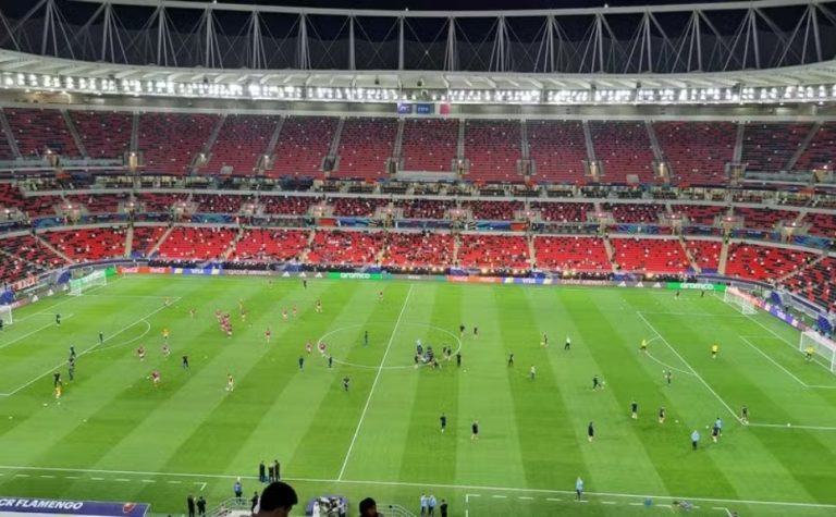 Torcedor do Flamengo fica preso 4 dias em Doha por documento falso em jogo