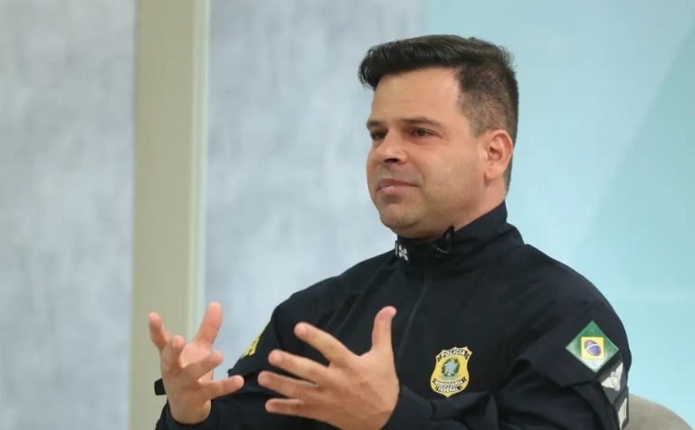 Tornozeleira eletrônica de Silvinei estava em banheiro de rodoviária, diz polícia