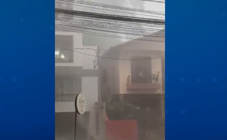 VÍDEO | Domingos Martins registra temporal nas ruas e estádio fica alagado