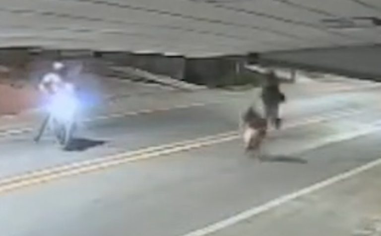 VÍDEO | Jovem é morto a tiros enquanto caminhava na rua no Noroeste do ES