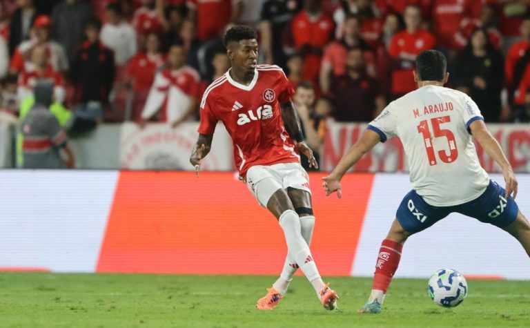 Vitão é aprovado nos exames médicos do Flamengo, mas só será anunciado oficialmente