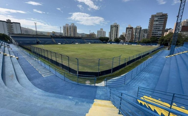 Vitória inaugura novas arquibancadas no Estádio Salvador Costa