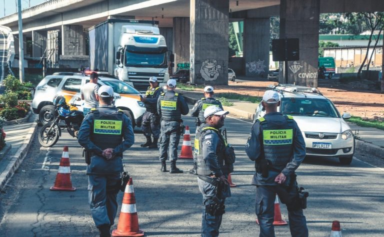 198 motoristas são multados todo dia por licenciamento vencido