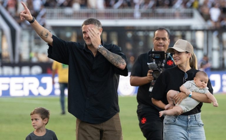 Adeus emocionado e empate sem gols: como foi a saída de Vegetti do Vasco