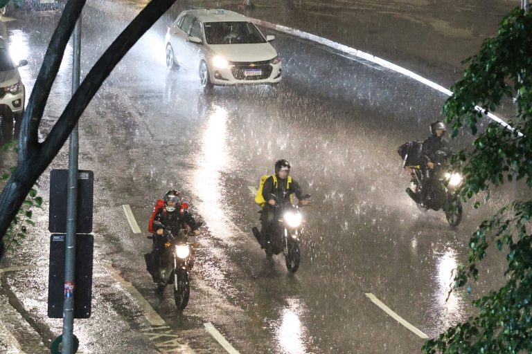 Alerta de chuva forte e risco de deslizamentos para ES e outros estados do Sudeste