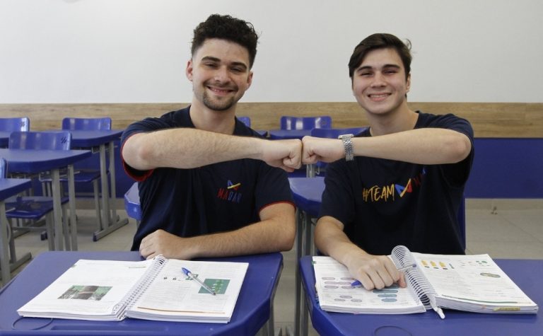 Alunos e professores do ES comemoram resultados no Enem 2025