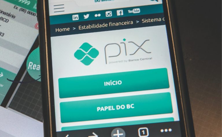 Bancos excluem chaves Pix de quem tem CPF irregular