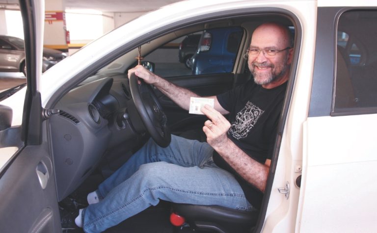 Bom motorista agora pode renovar carteira de motorista sem pagar