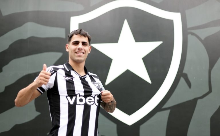Botafogo anuncia a contratação do ponta direito Lucas Villalba