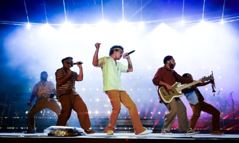 Bruno Mars anuncia nova turnê para 2026
