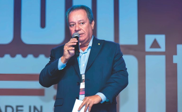 CNI alerta: fim da escala 6×1 pode encarecer produtos, diz Alban