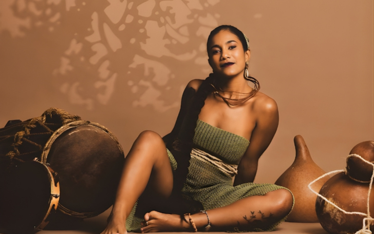 Cantora e compositora Poli celebra ancestralidade em show no Teatro do Parque