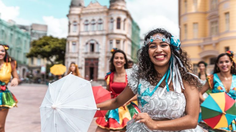 Carnaval 2026: Aneel marca data para definir se conta de luz terá taxa extra