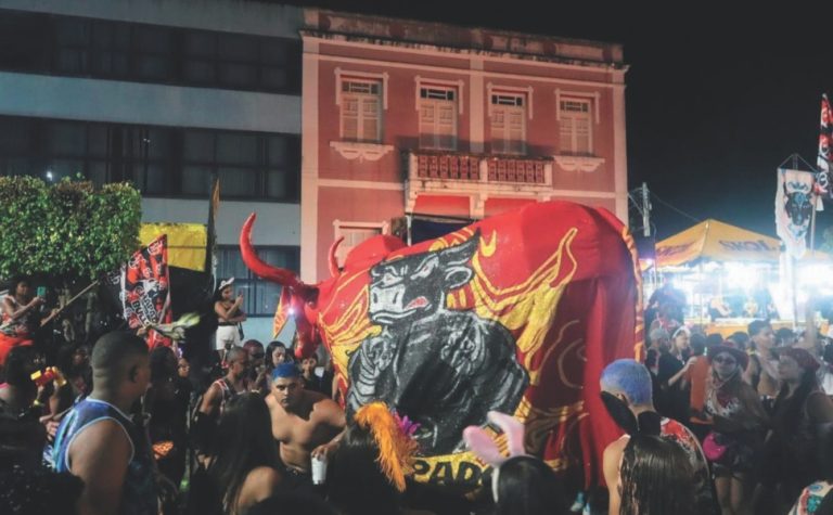 Carnaval 2026: Boi Pintadinho, bonecos gigantes e shows no interior do ES
