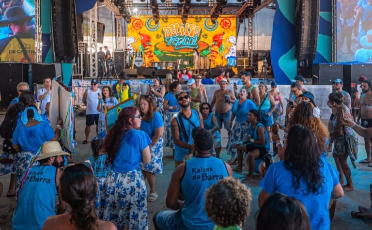 Delírio Tropical encerra a noite com Banda de Congo Raízes nesta terça-feira