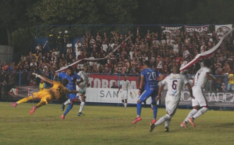 Desportiva vence o Vitória no Salvador Costa