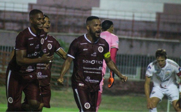 Desportiva vira, vence o Rio Branco de Venda Nova e assume a liderança