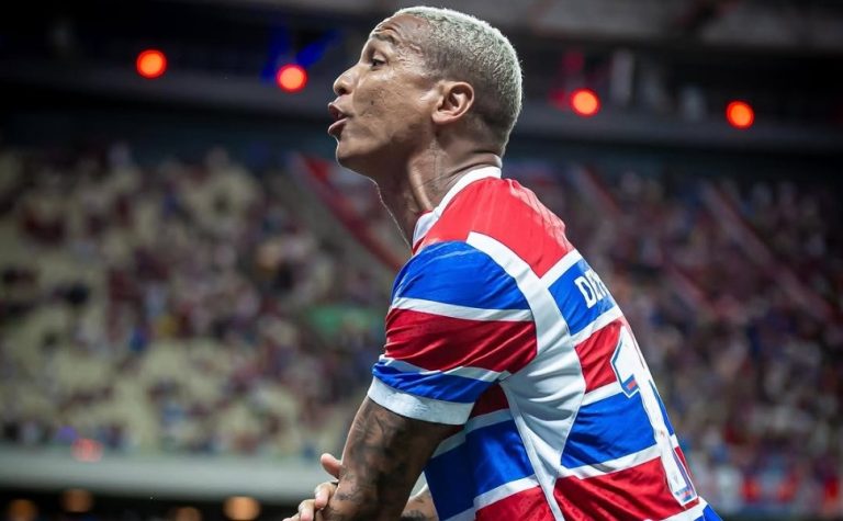 Deyverson fecha com time ‘carrasco’ de brasileiros na Libertadores e Sul-Americana