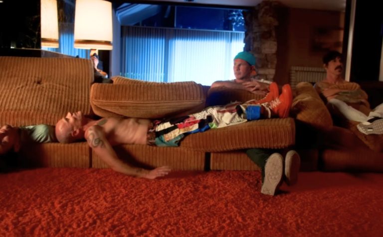 Documentário sobre o Red Hot Chili Peppers chega à Netflix; saiba o que esperar