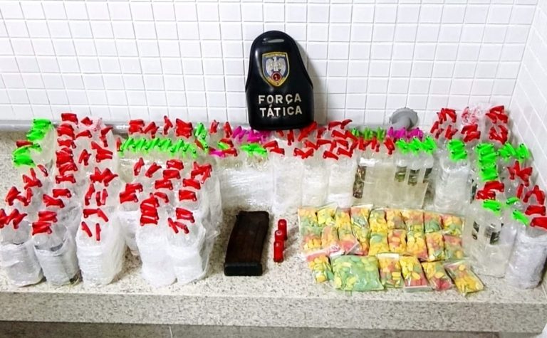Dois suspeitos são presos após mais de mil comprimidos de ecstasy serem encontrados