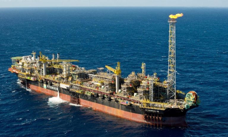 EUA interceptam petroleiro com bandeira russa ligado à Venezuela
