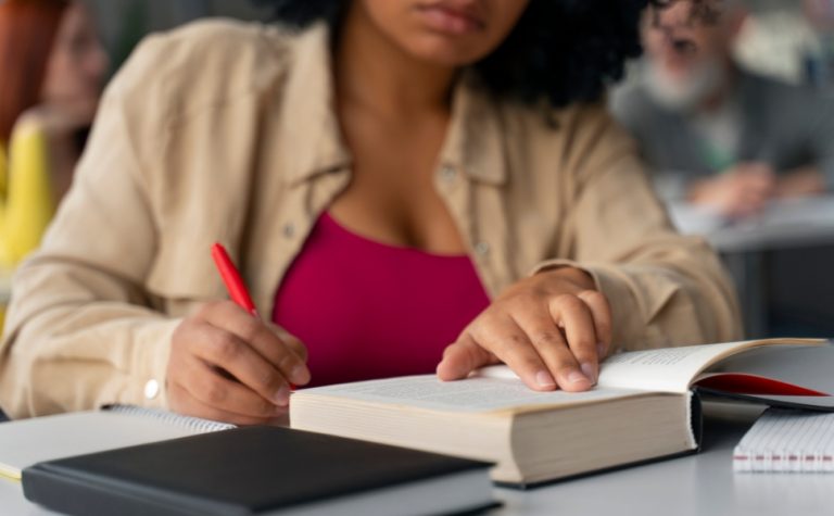 Ensino superior: seleção para bolsas em faculdades particulares