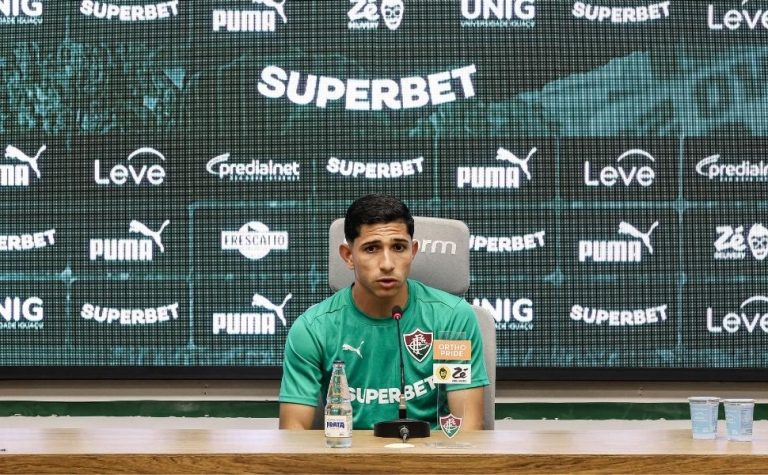 Fluminense apresenta Savarino e jogador cita mágoa com Botafogo