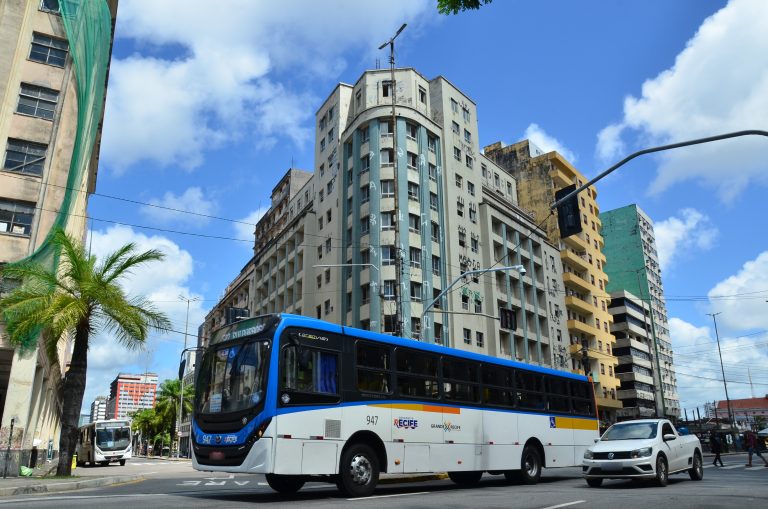 Galo adia montagem de camarote e ônibus operam normal nesta terça (20)