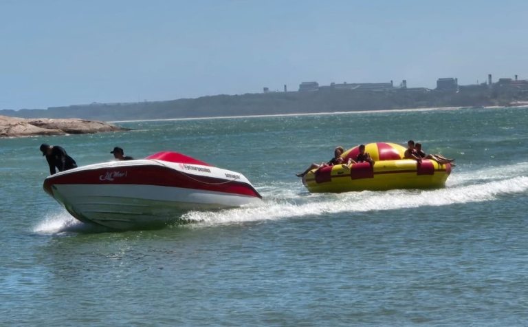 “Giro maluco”: conheça o disco inflável, nova atração nas praias do Espírito Santo