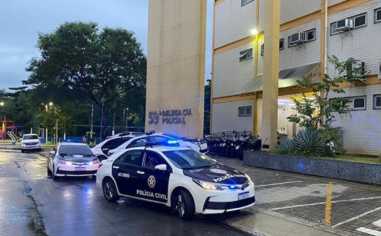 Homem é preso em cinema após marcar encontro com adolescente colega do filho
