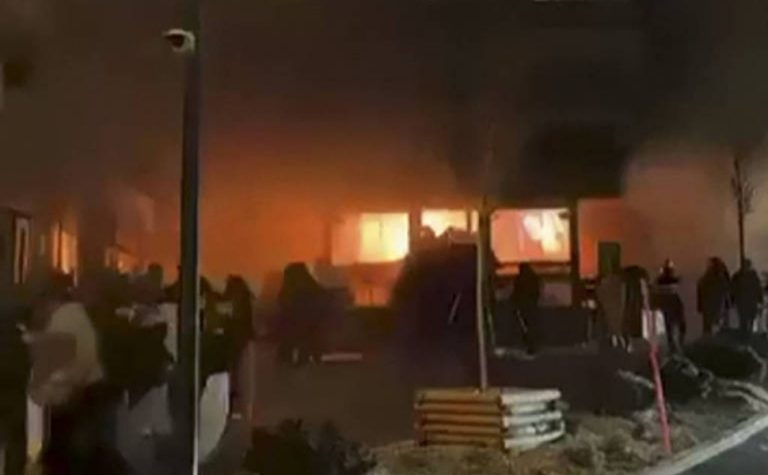 Investigação aponta que velas com faísca podem ter iniciado incêndio na Suíça