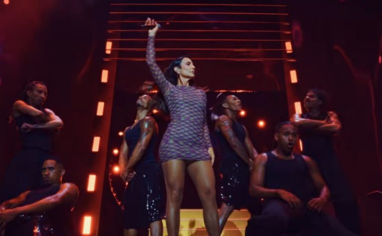 Ivete Sangalo é denunciada ao Ministério Público por dançar música com criança
