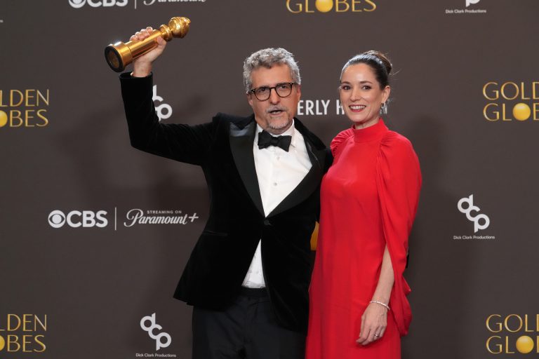 Kleber Mendonça Filho lembra prisão de Jair Bolsonaro no Globo de Ouro