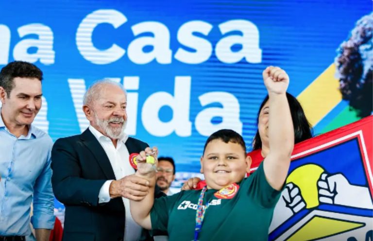 Lula: Vocês já perceberam que Trump quer governar o mundo pelo Twitter?