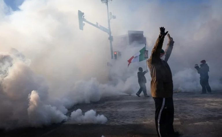 Manifestantes protestam em Minneapolis após morte de enfermeiro