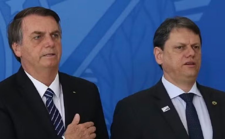 Moraes autoriza visita de Tarcísio a Bolsonaro na Papudinha na quinta