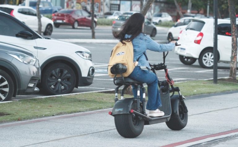 Multa de R$ 293,47 para moto elétrica sem placa no Espírito Santo