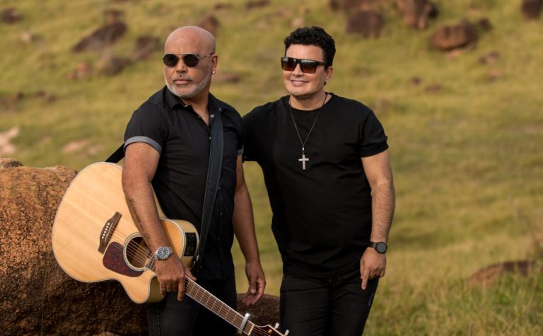 Noite sertaneja com Rick e Renner de graça em Camburi