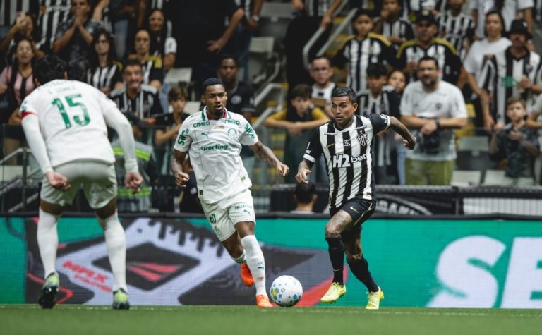 Palmeiras abusa de erros, é salvo por Vitor Roque e empata com o Atlético-MG
