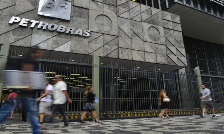 Petrobras oferece IPCA mais 0,5% e acaba com greve dos petroleiros