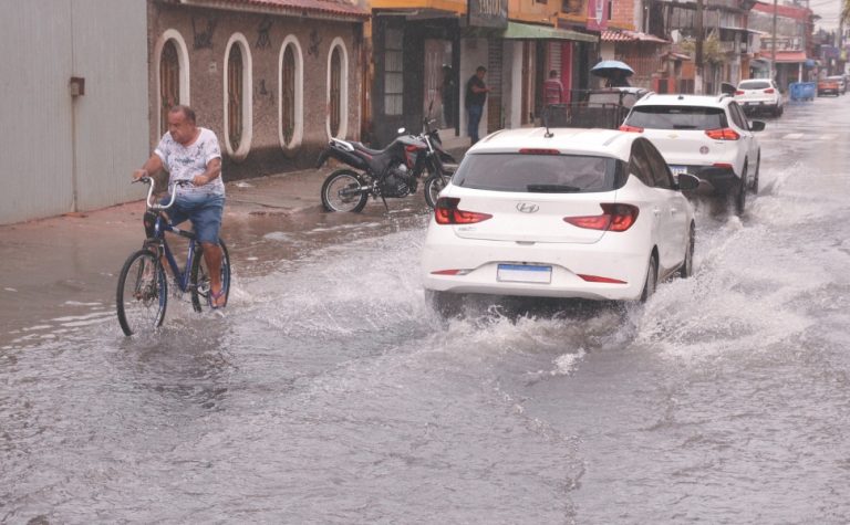Por que está chovendo tanto no Espírito Santo? Especialistas explicam