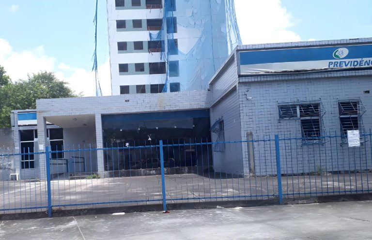 Prédio do INSS ocupado no Recife será destinado a moradia popular