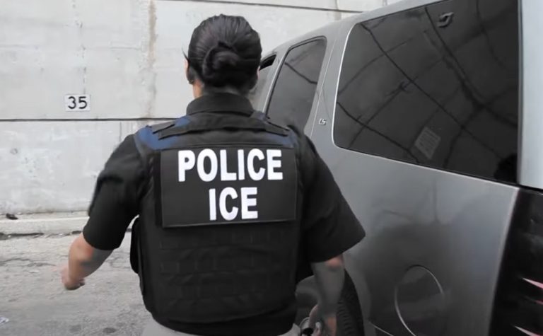 Prefeito anuncia saída gradual do ICE de Minneapolis após falar com Trump