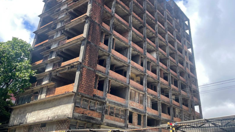 Prefeitura do Recife inicia demolição do Edifício 13 de Maio nesta terça-feira (6)