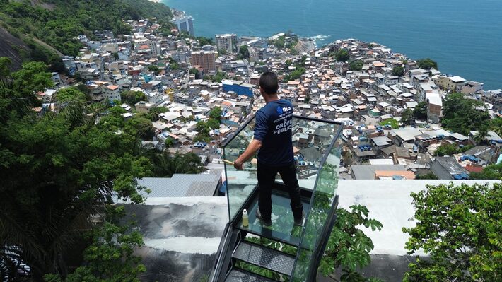 Prefeitura do Rio remove escada com ‘vista instagramável’ por risco de desabamento