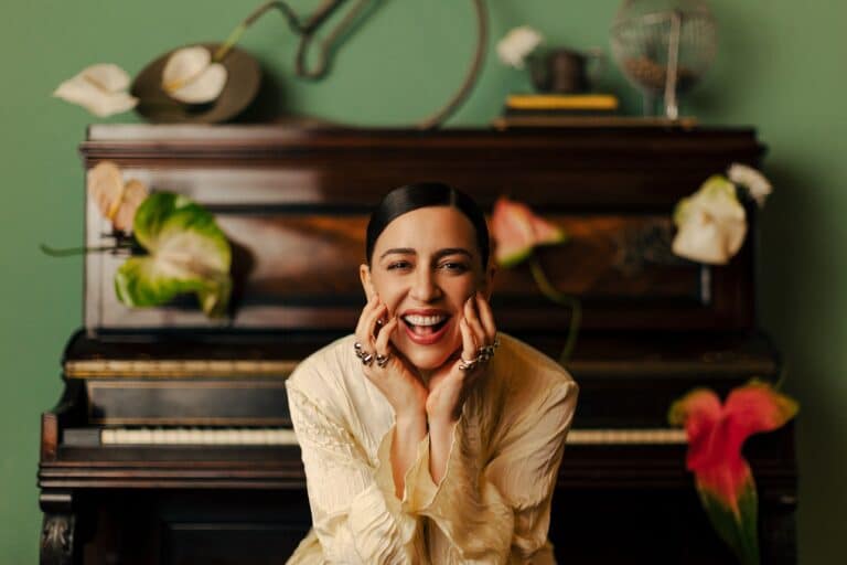 Roberta Sá celebra 20 anos de carreira com show no Sesc Glória