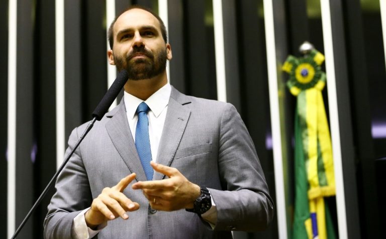 PF determina retorno imediato de Eduardo Bolsonaro ao cargo de policial federal