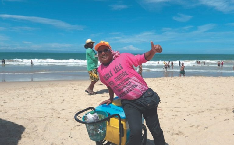 Sacoleiros e ambulantes que fazem sucesso no litoral capixaba