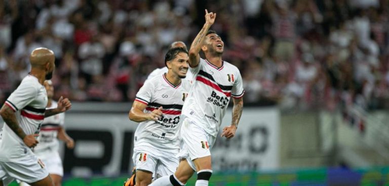 Santa Cruz estreia com goleada sobre Decisão e assume vice-liderança do campeonato
